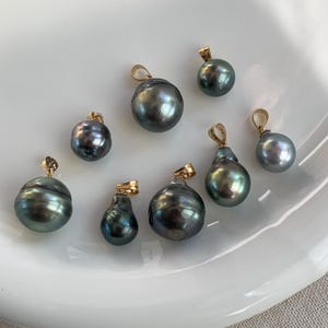 Tahitian pearl necklace ,black tahitian pearl necklace ,black baroque pearl necklace gold ,single pearl necklace ,tahitian pearl pendant