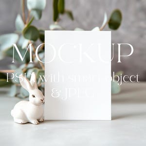Mockup paasuitnodigingen, konijn, verjaardag, babyshower, feest, minimalistische boho kinderkaart, slim object, kaartmodel, kinderdagverblijfmodel, kaartmodel, kaartmodel