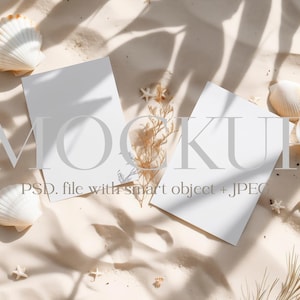 Mockup di due biglietti, Mockup di inviti di nozze, Mockup di biglietti di invito boho minimalisti, Oggetto intelligente PSD, Mockup di biglietti da spiaggia, Mockup di vacanze
