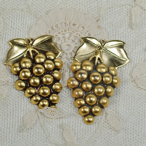 Gold Brass Grape Pendant Stampings, Brass Grape Clusters Leaves, DIY Grape Earring Pendant Under 10, Gold Plated Grape Stampings, 4 pcs
