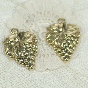 Vintage Brass Grape Charm Pendants, Nature Inspired Fruit Plant Gold Brass Stampings, Fairy Garden Supply, Wine Charm Stampings, 6-12pcs