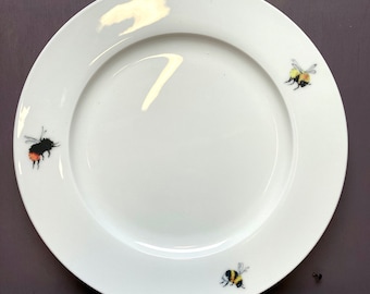 NOUVEAU ! Achat multiple - DEUX assiettes plates en porcelaine 25 cm (25 cm) avec des abeilles pour les amateurs d'abeilles, fabriquées au Royaume-Uni