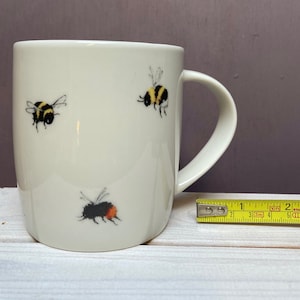 Single Bee mug 12fl oz dishwasher safe microwave safe, gift for bee keeper