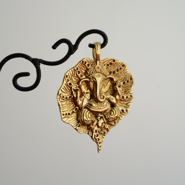 pendant Ganesha on leaf | boho pendant | indian pendant