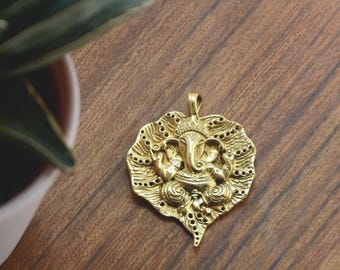 pendant Ganesha on leaf | boho pendant | indian pendant
