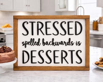 Placa de cozinha divertida "Estressado ao contrário é Sobremesas" | Decoração de cozinha estilo fazenda | Presente para amantes de confeitaria | Placa com frase engraçada