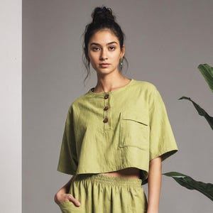 Linen Cropped Blouse: Relaxed Boxy Fit with Wooden Buttons
