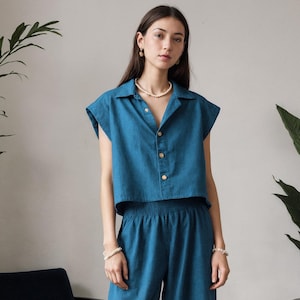 Linen Cropped Blouse: Relaxed Fit Wooden Button Top