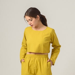 Top curto de linho | Top curto de manga comprida | Blusa curta de linho | Top de linho relaxado | Top curto de verão | Top casual de linho de manga comprida - (43)