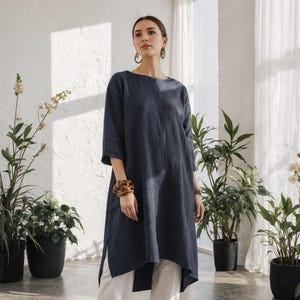 Vestido túnica de lino de corte relajado con cuello redondo y bolsillos / Vestido alto con espalda baja