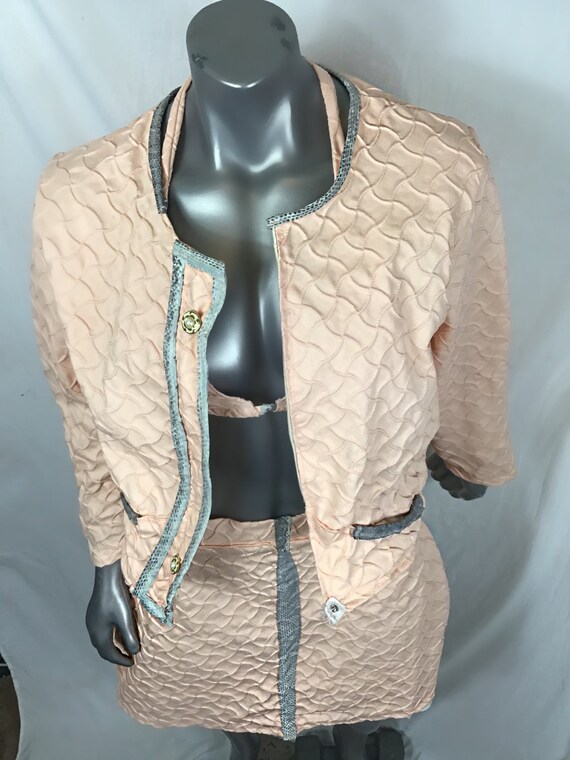 peach and denim outfits