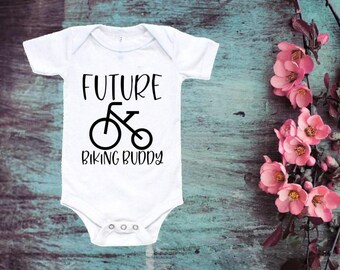 Susse Lustige Baby Trinkwasser Lizenzfreie Fotos Bilder Und Stock