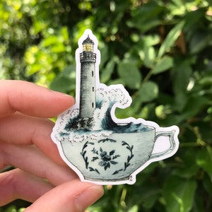 Leuchtturm in einer Teetasse Wasserdichter Vinyl Aufkleber - Wunderlicher Aquarell Aufkleber - Tee Aufkleber - Naturgeschichte