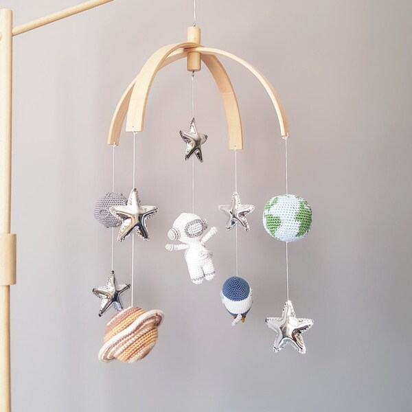 Baby Crib Mobile Space Mobile planet mobile Astronaut, Earth, Moon, Rocket, Saturn, Stars Crib Holder Arm Hanger Crochet Mobile Gehäkeltes