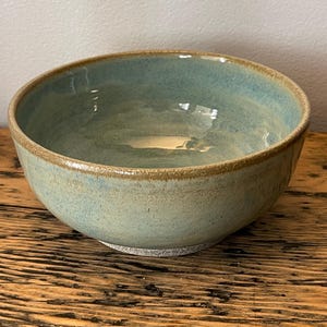 手作りの陶器のボウル