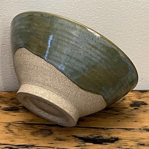 手作りの陶器のボウル