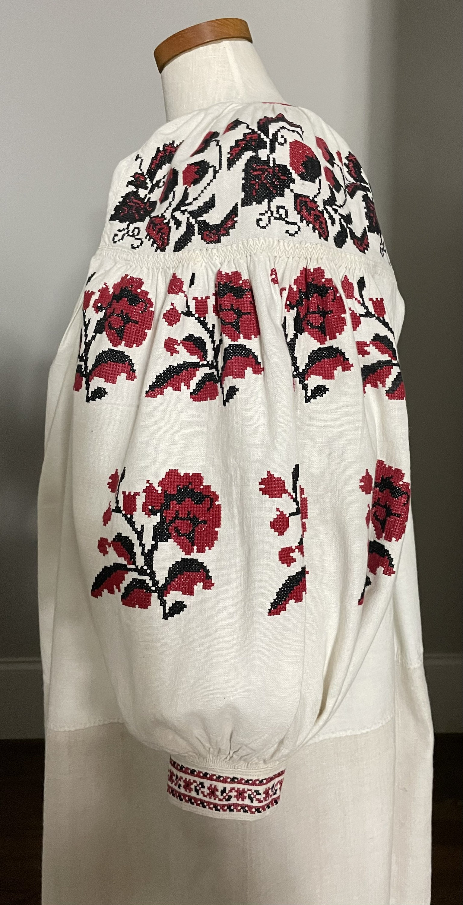 Support Ukraine! Antique Ukrainian dress Old shops Vushyvanka Traditional Ukrainian dress Wide sleeves Homespun cotton