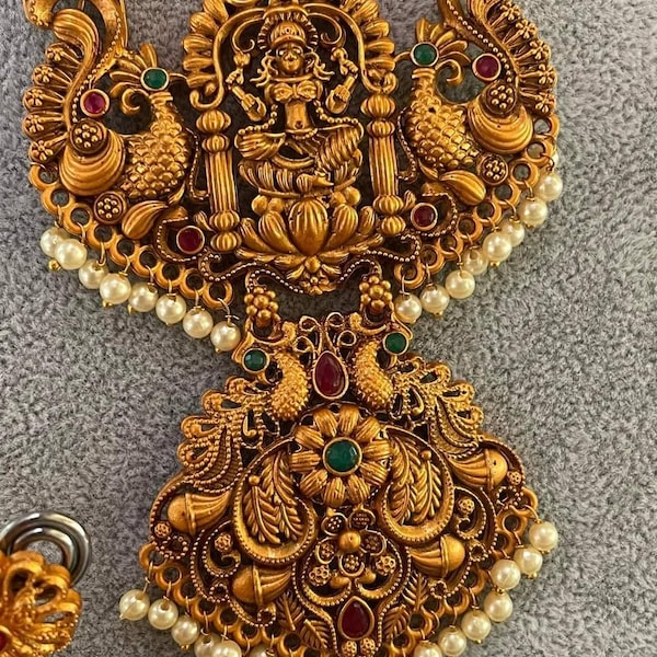 Ensemble Laxmi plaqué or, collier en laiton, déesse hindoue, déesse de la richesse, bijoux indiens, bijoux traditionnels indiens, collier, cadeau