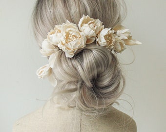 Bridal hair piece with ivory peonies - Wedding flower hair accessory - Floral hair vine