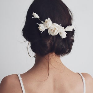 Bridal hair comb Bridal Hair Piece Ivory Peony Wedding Hair Comb Wedding hair pins Flower hair clip Wedding hair accessory Ivory