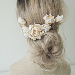 Ivory flower bridal hair piece - Beige peony hair pins - Classic elegant wedding hair accessory