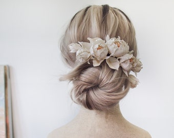 Bridal hair accessory - White peony hair vine - White flowers hair vine - Ivory peony flower hain pin - Wedding hair accessory