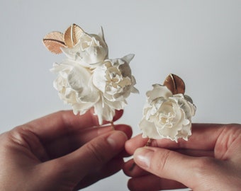 Ivory roses hair pin - Ecru roses bobby pin - Bridal flower hair pin - Wedding hair accessory - Flower hairstyle - Peony hair clip