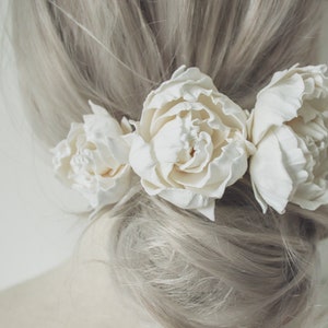 Ivoor bloem pioen haarspelden set, bloem haaraccessoires, bruids bloemen haarstuk, bloem haar clip, bruids douchegift afbeelding 3