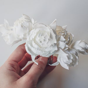 Bridal hair comb Bridal Hair Piece Ivory Peony Wedding Hair Comb Wedding hair pins Flower hair clip Wedding hair accessory zdjęcie 7