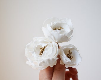 White flower bridal hair pin set - Floral hair piece - Wedding hair accessory - Peony flower hair clip
