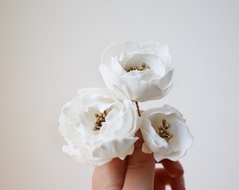 White flower bridal hair pin set - Floral hair piece - Wedding hair accessory - Peony flower hair clip