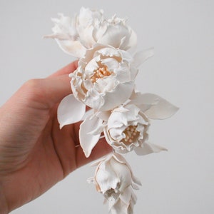 Bridal hair accessory - White peony hair vine - White flowers hair vine - Ivory peony flower hain pin - Wedding hair accessory