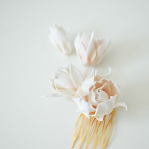 Bridal hair flower comb - Peony hair comb - White flower hair pin - Wedding hair accessory