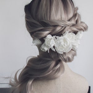 Bridal hair comb Bridal Hair Piece Ivory Peony Wedding Hair Comb Wedding hair pins Flower hair clip Wedding hair accessory White