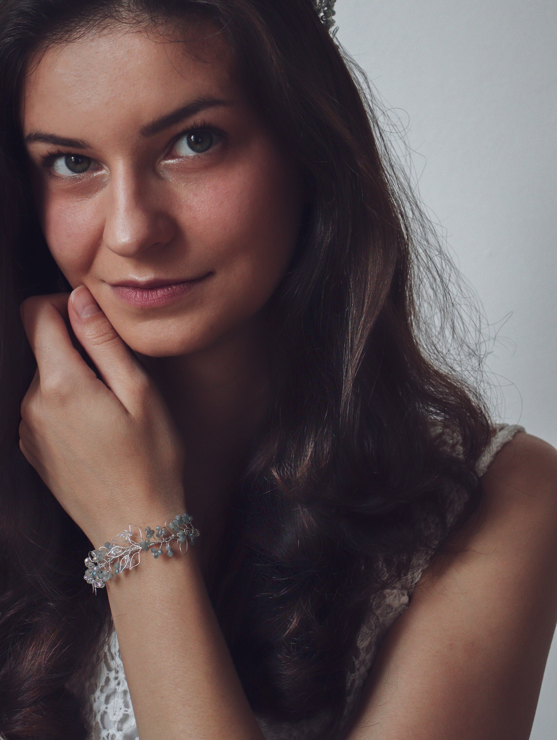 Silver bridal bracelet, Glassy beads bracelet, Floral bracelet, Wedding floral bracelet, Wire bracelet