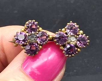 Antieke Victoriaanse decoratieve broche van amethistpasta van Pinchbeck