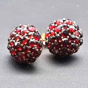 Victoriaanse boho-granaatoorbellen: antieke roosgeslepen cluster