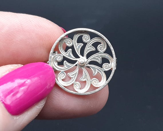 Antique Victorian Solid Silver Small Pin Wheel Ce… - image 2