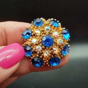 Broche fichu abovedado vintage de pasta transparente y azul zafiro de los años 50