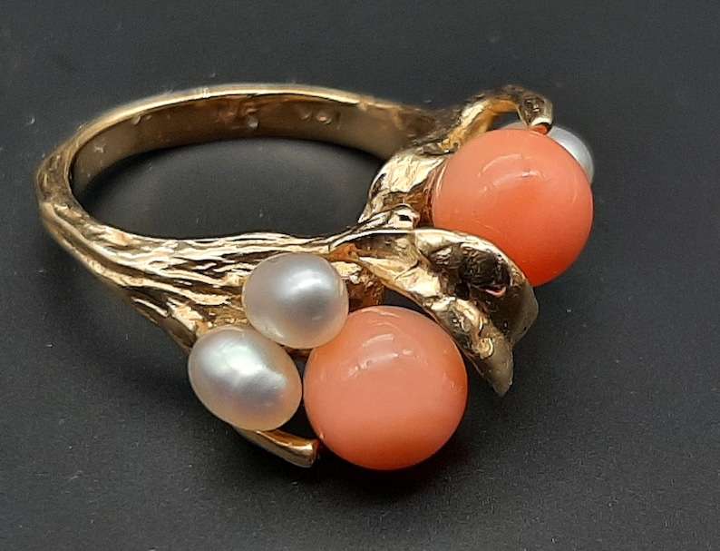 Anello vintage in oro 14 carati con corallo e perla d'acqua dolce - taglia F immagine 4