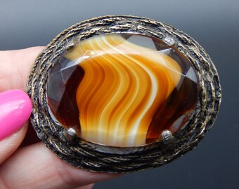 Grande broche brutaliste ovale en fausse agate vintage des années 1950