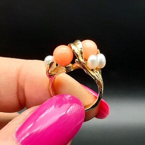 Anello vintage in oro 14 carati con corallo e perla d'acqua dolce - taglia F immagine 3