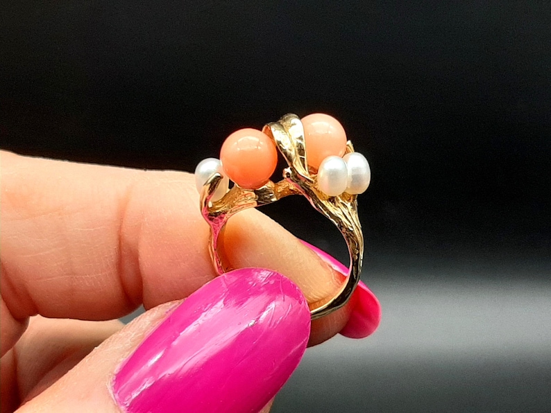 Anello vintage in oro 14 carati con corallo e perla d'acqua dolce - taglia F immagine 3