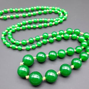 Antique Art Deco 1920s Green Glass Bead Flapper Necklace Hand Knotted