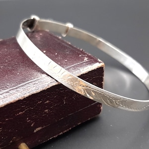 Vintage 1981 English Hallmarked Sterling Silver Adjustable Bangle