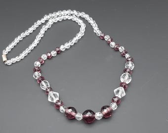 Antyczny naszyjnik z lat 30. XX wieku w stylu art déco, ręcznie fasetowany ametyst i przezroczyste szklane koraliki – dłuższa długość