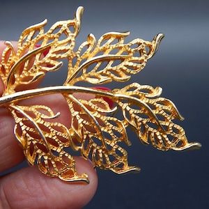 Vintage 1950s Very Large Gold Tone Textured Cut Work Modernist Leaf Brooch