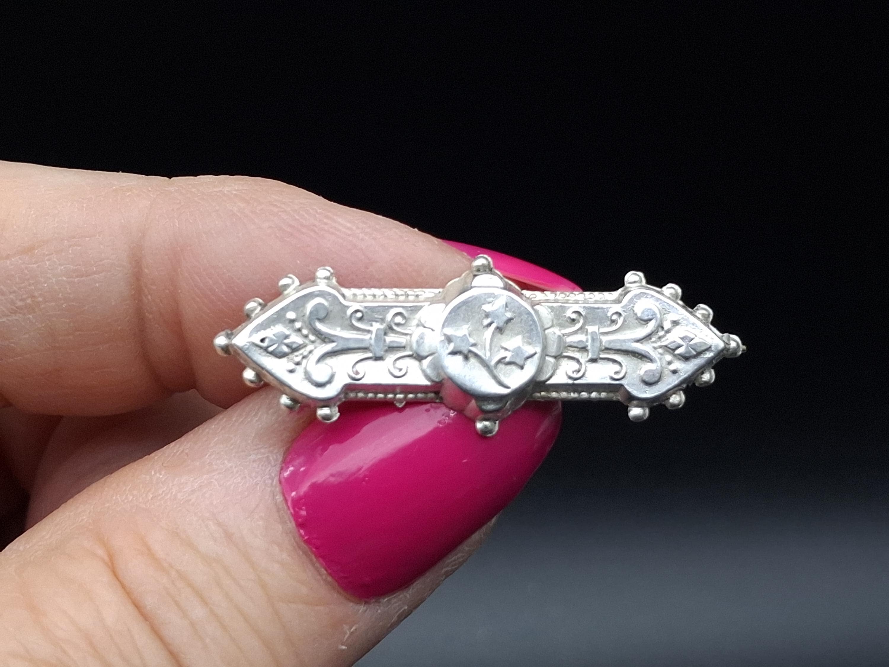 ラポーニア　ヴィンテージブローチ　USED古着　SILVER Antique Victorian Circa 1880 Silver Sweetheart Brooch - Ivy for