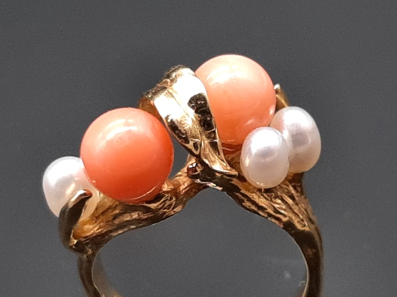 Anello vintage in oro 14 carati con corallo e perla d'acqua dolce - taglia F immagine 8
