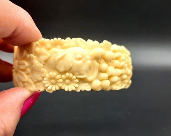 Antique Art Deco 1930s Carved Flowers & Elephant Celluloid Bangle